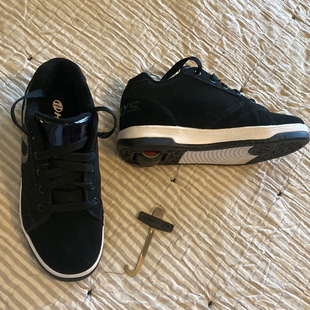 Heelys size 6 youth. Excellent condition. Barely worn